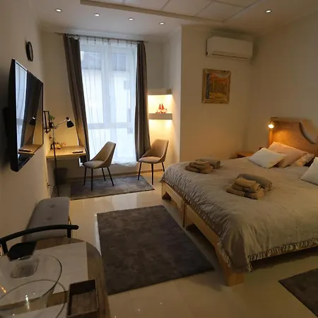 Bed & Breakfast Teatar 3a *