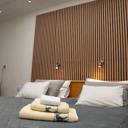 Alojamento de Acomodação e Pequeno-almoço Teatar 3a *